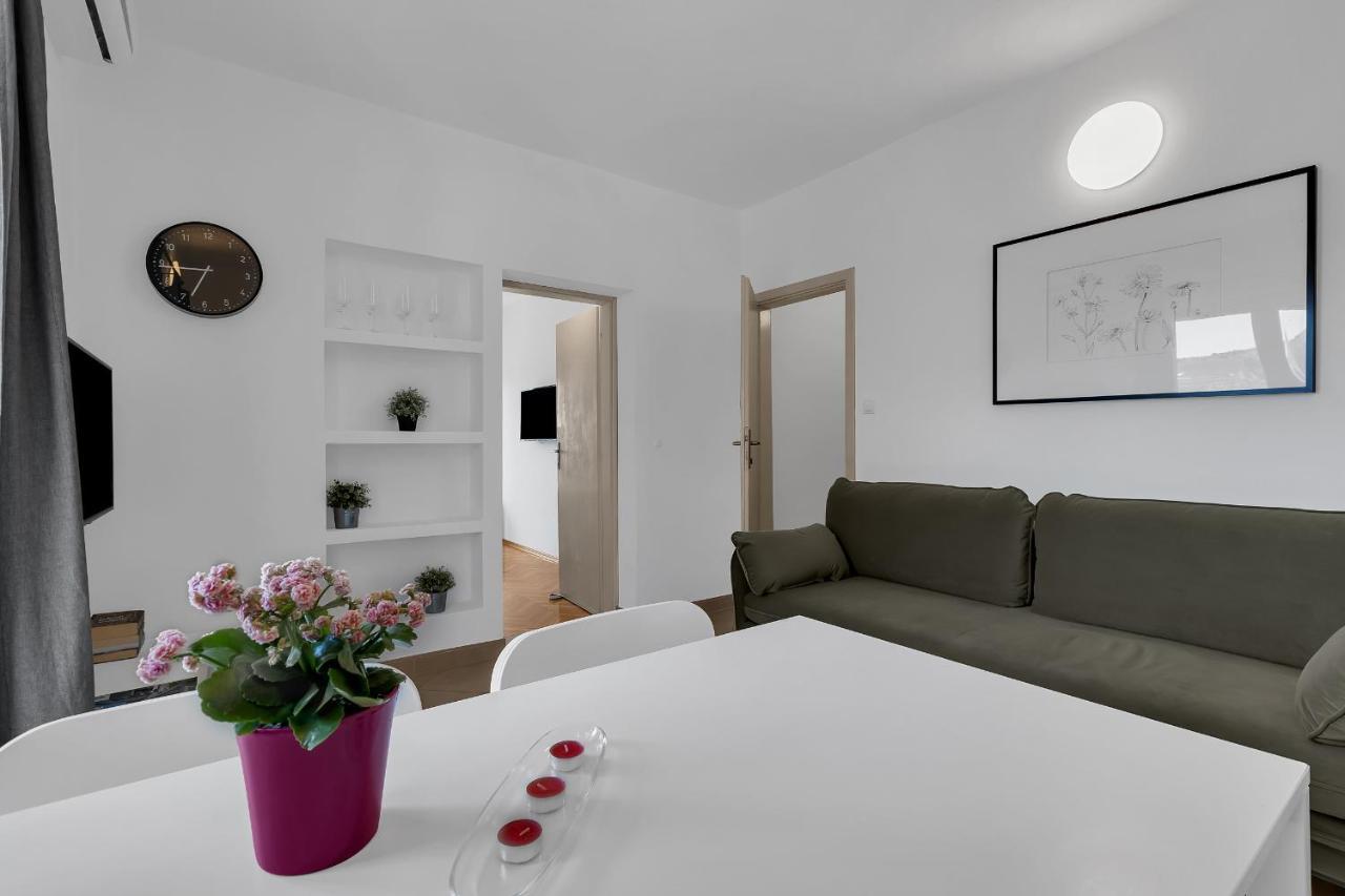 Apartament Barbaric